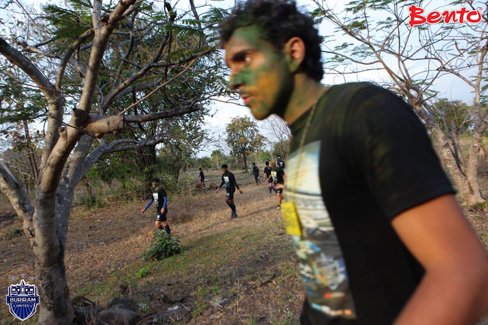 Diogo com cara pintada em batalha de paintball Foto: Buriram United